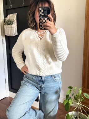 Vintage Knit scooped‎ hem Sweater. M